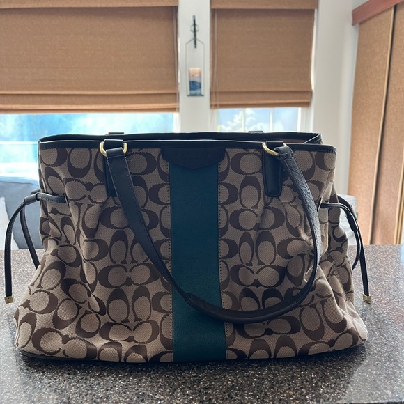 Coach: Green and brown purse and matching wallet - Picture 2 of 7